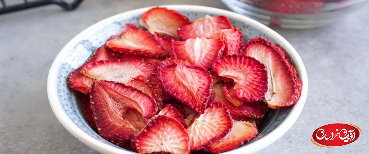 معرفی خواص توت فرنگی خشک و ارزش غذایی آن